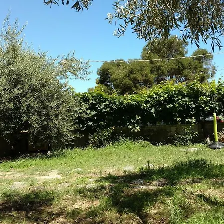 Comodo Con Giardino Тортоли